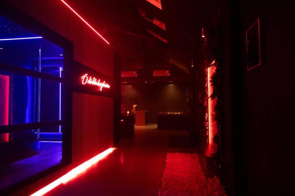 Loveroom O Diable Des Plaisirs Avec Jacuzzi Tourcoing Exterior photo