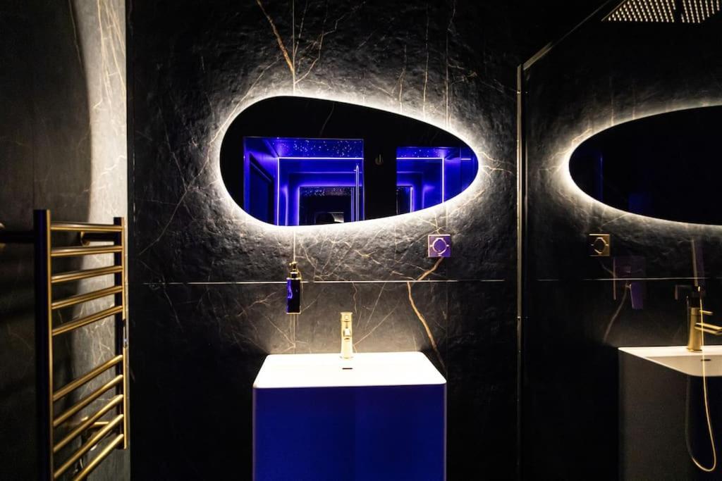 Loveroom O Diable Des Plaisirs Avec Jacuzzi Tourcoing Exterior photo